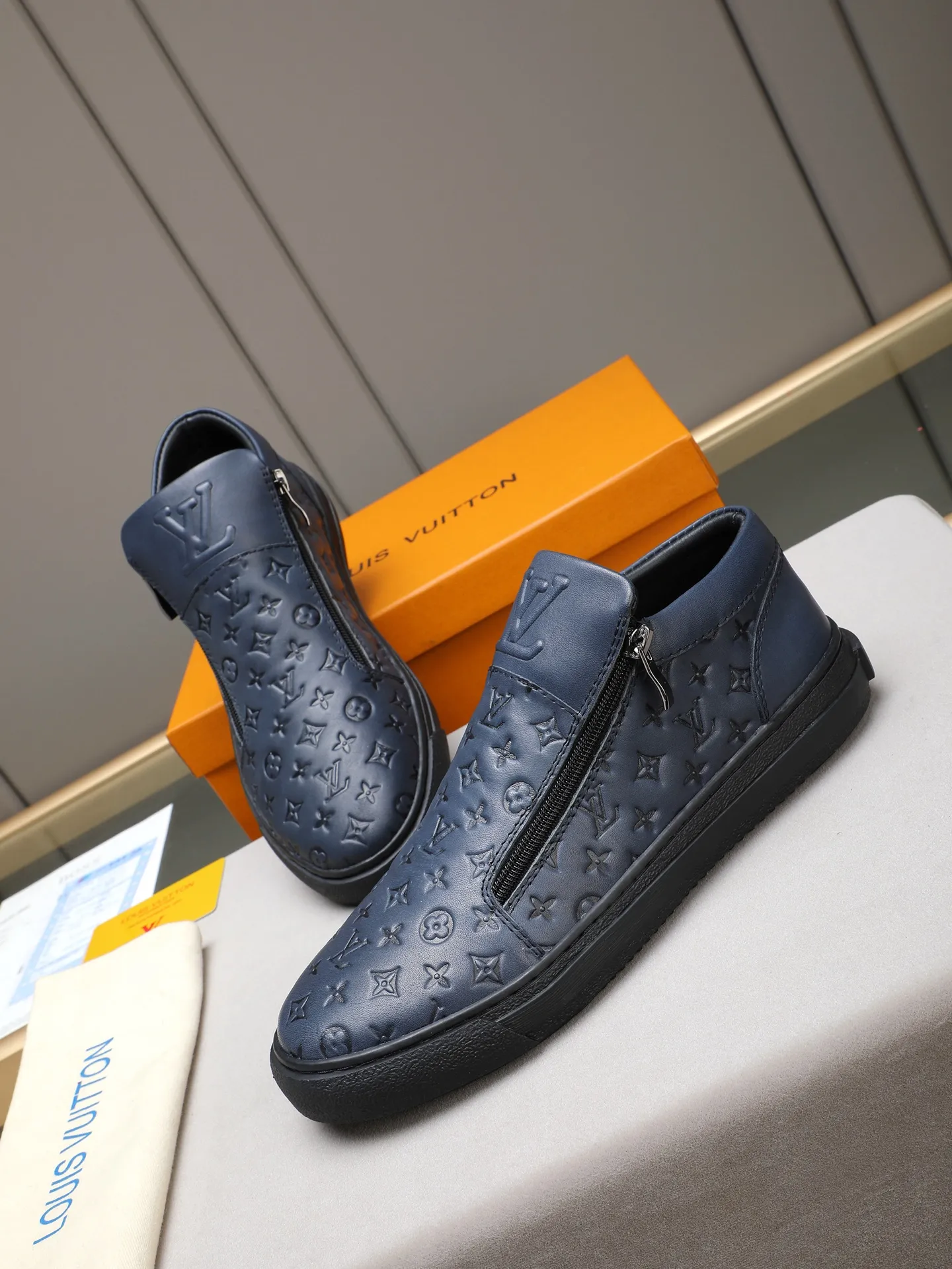 The main recommended model👍👍👍PP440 is the new LOUIS VUITTON [Luden Yiwei]——LV upper [Lv]🇮🇹Imported first-layer cowhide embossed🇩🇪Breathable sheep lining ➕Non-slip and wear-resistant outsole. Every man's identity is reflected in his elegant and stable upper shoes🚶🏻🚶🏻📯 No matter the wind or rain, the shoe last remains unchanged and can stand the test of time🔍️. ——Code number: 38-44 (45 can be customized)
